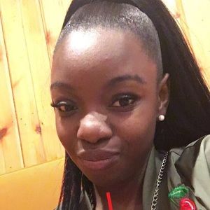 Meet your Posher, Alexis